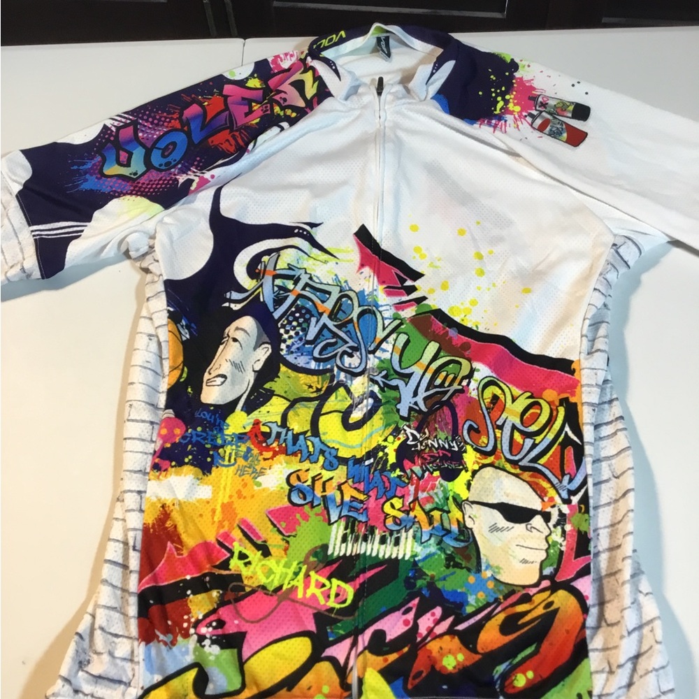 Voler Brand cycling jersey features a vibrant,multicolored graffiti print  L